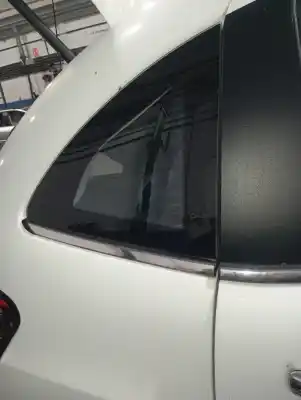 Pièce détachée automobile d'occasion VITRE TRIANGULAIRE CUSTODE ARRIÈRE DROIT pour CITROEN C3 1.4 HDI (68 CV)  Références OEM IAM 9805760280  