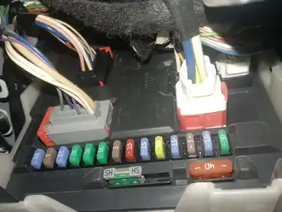 Peça sobressalente para automóvel em segunda mão caixa de fusíveis e relés por citroen c3 1.0 vti referências oem iam 9666952280