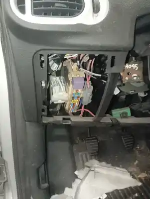 Автозапчасти б/у блок реле/предохранителей за renault modus / grand modus (f/jp0_) 1.2 16v (jp0w) ссылки oem iam 8200241944  