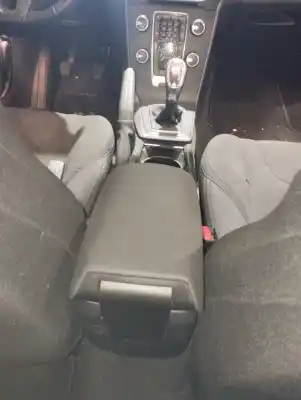 Pezzo di ricambio per auto di seconda mano bracciolo centrale per volvo v40 kinetic riferimenti oem iam 31389451  