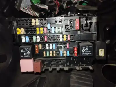 Peça sobressalente para automóvel em segunda mão caixa de fusíveis e relés por renault laguna iii expression referências oem iam 8200393836d