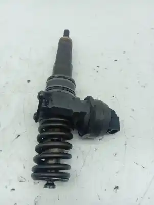 Автозапчастина б/у ИНЖЕКТОР для VOLKSWAGEN POLO (9N3)  Посилання на OEM IAM 038130073BN  