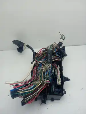 Peça sobressalente para automóvel em segunda mão caixa de fusíveis e relés por toyota auris hybrid active referências oem iam 8264112280  