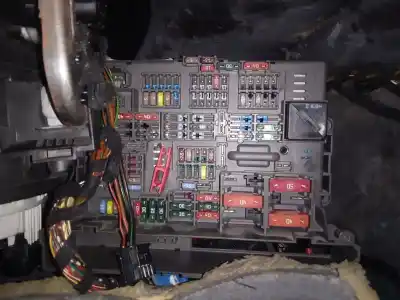 Peça sobressalente para automóvel em segunda mão caixa de fusíveis e relés por bmw serie 3 berlina (e90) 320d referências oem iam 