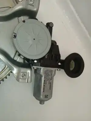 Peça sobressalente para automóvel em segunda mão elevador de vidros dianteiro direito por toyota yaris active referências oem iam 857100d100  