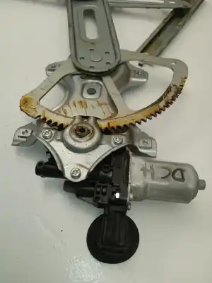 Peça sobressalente para automóvel em segunda mão elevador de vidros dianteiro direito por toyota yaris active referências oem iam 857100d100  