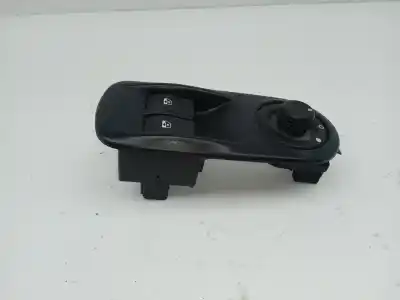 Pièce détachée automobile d'occasion COMMANDE DE LÈVE VITRE AVANT GAUCHE pour RENAULT TRAFIC COMBI (AB 4.01)  Références OEM IAM 8200011867  