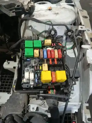 Pièce détachée automobile d'occasion boîtes à fusibles pour peugeot 308 sw active références oem iam 9804848580