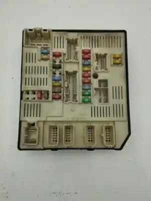 Peça sobressalente para automóvel em segunda mão Caixa De Fusíveis E Relés por RENAULT LAGUNA III Initiale Referências OEM IAM 284B66052R  