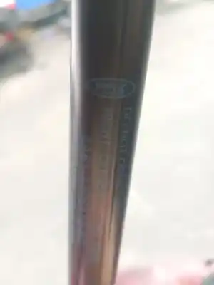 Gebrauchtes Autoersatzteil stossdämpfer für kofferraum / tür heckklappendämpfer zum ford fiesta vi (cb1, ccn) 1.6 tdci oem-iam-referenzen 8a61a406a10ac  