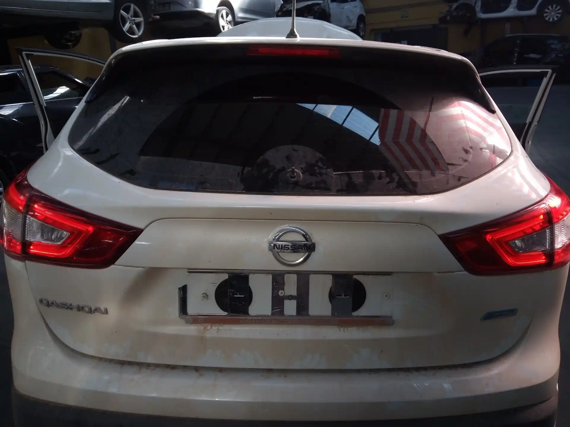 Porton trasero nissan qashqai j11 acenta 2336241