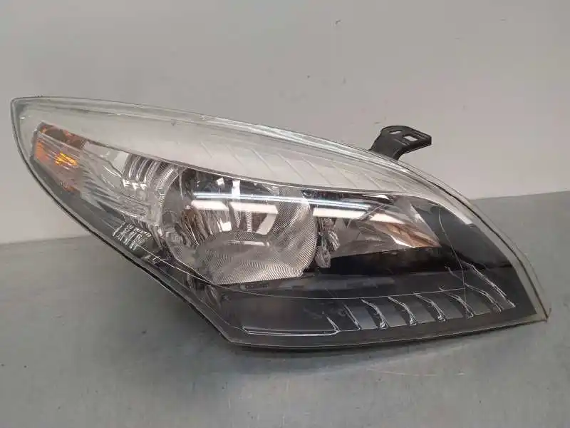 Renault Megane III Right HeadLight / 260101010R